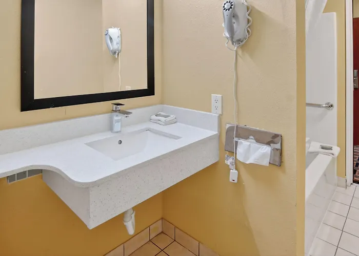 Hometown Inn & Suites