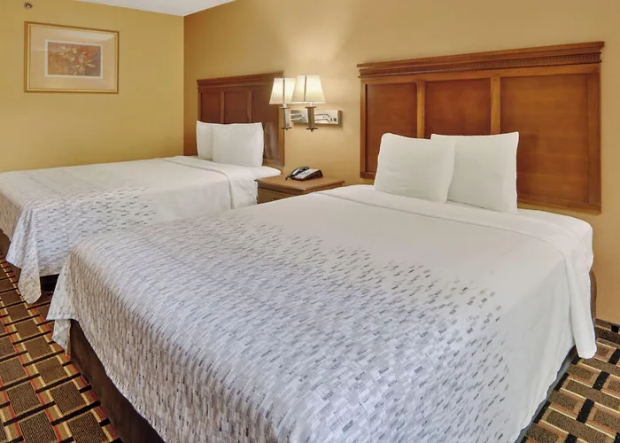 Hometown Inn & Suites