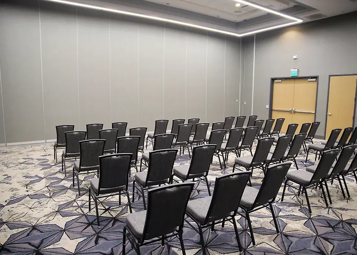Holiday Inn & Suites Cedar Falls-Waterloo Event Ctr By Ihg