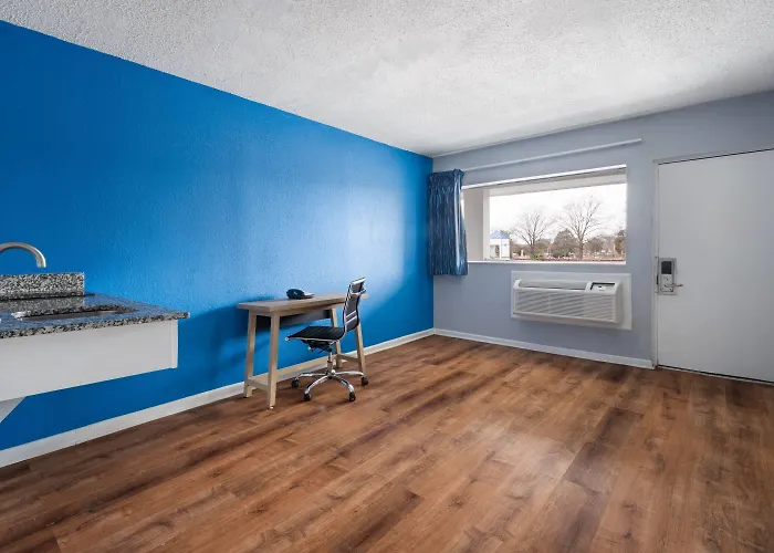 Super 8 By Wyndham Portsmouth - Norfolk