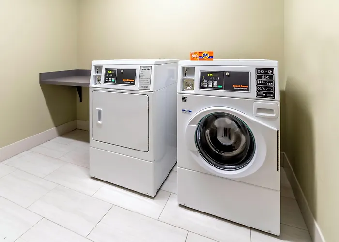 Holiday Inn Express & Suites - Milwaukee West Allis By Ihg
