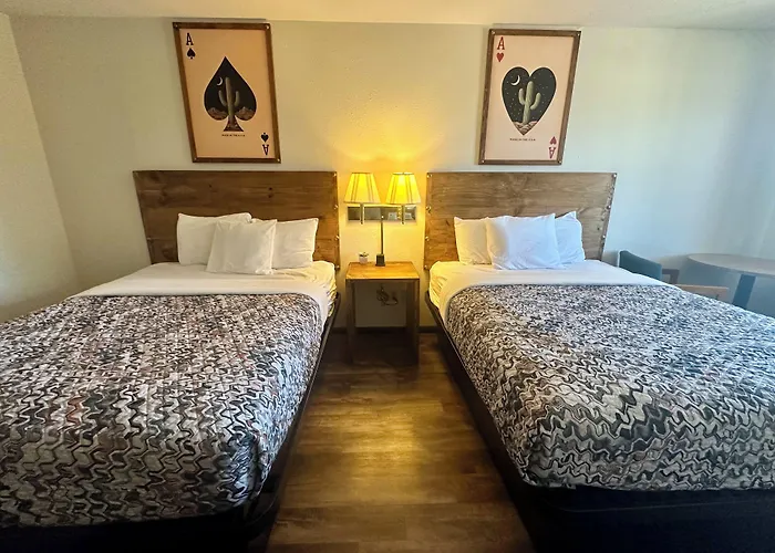 Cactus Inn And Suites