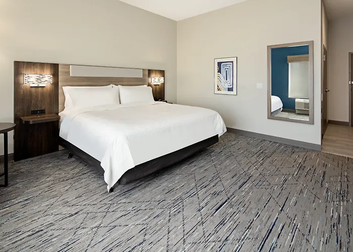 Holiday Inn Express & Suites Palm Desert - Millennium By Ihg