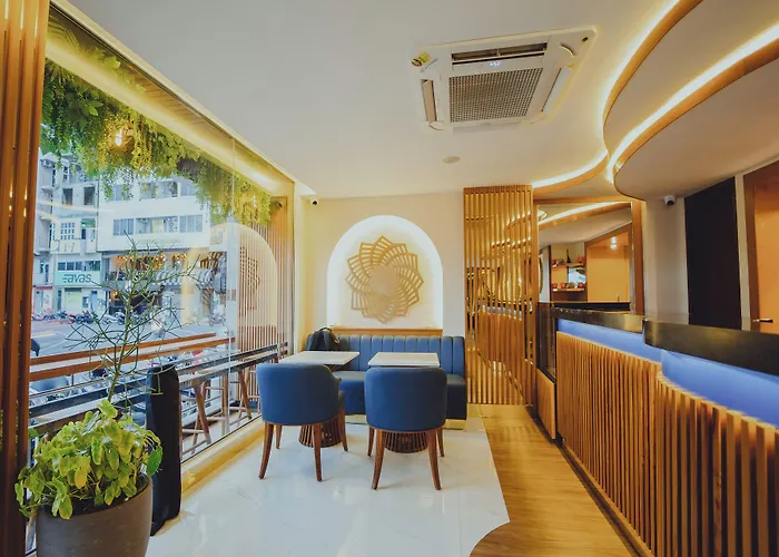 Umet Seaview Hotel With Free Airport Pick Up And Drop T&C Apply
