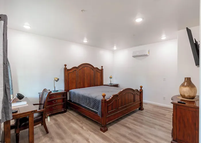 Hurricane Hideaway Lodging
