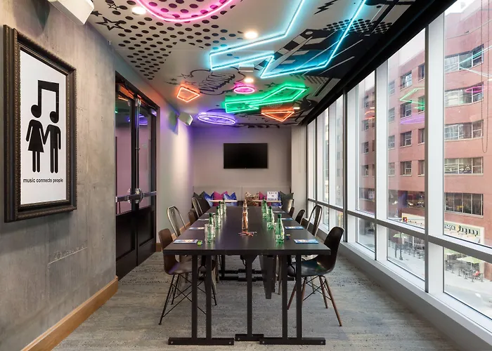 Moxy Boston Downtown