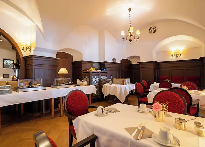 Hotel Zum Ritter St Georg - Oldest Residential Building In Heidelberg Since 1592