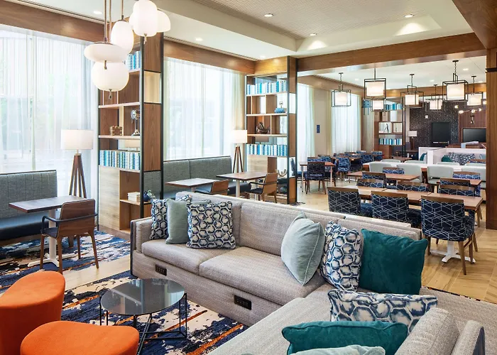 Hampton By Hilton At The Boston Seaport District