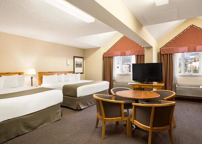 Canmore Inn & Suites