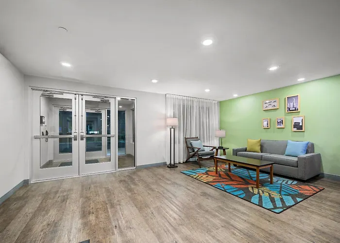 Woodspring Suites Dearborn Detroit
