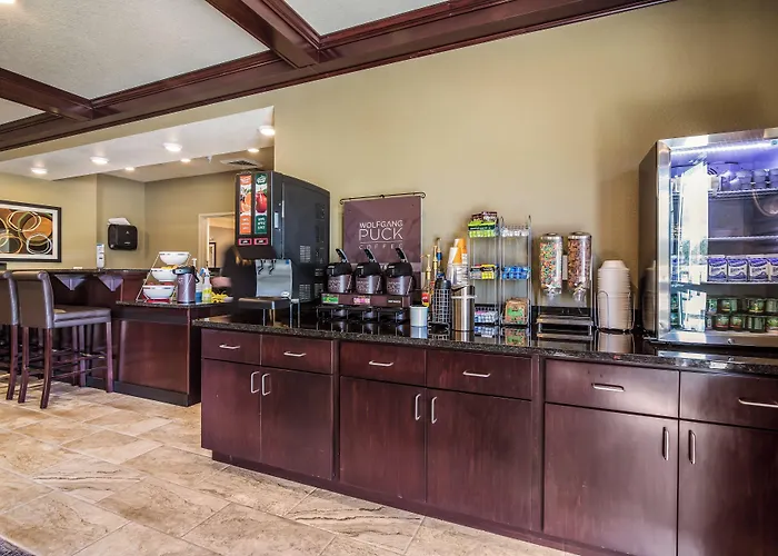 Cobblestone Hotel & Suites - Victor