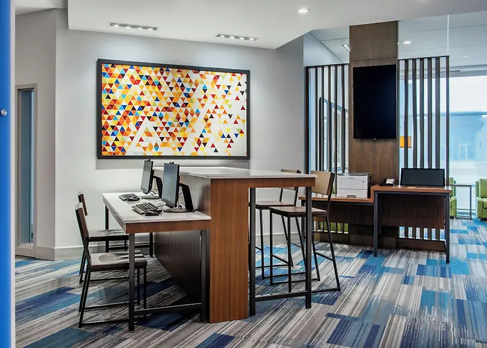 Holiday Inn Express & Suites Kelowna - East By Ihg