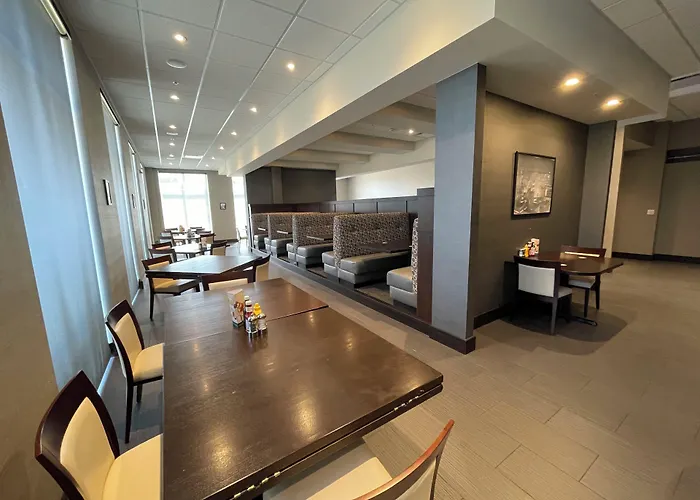 Holiday Inn & Suites Farmington Hills - Detroit Nw By Ihg