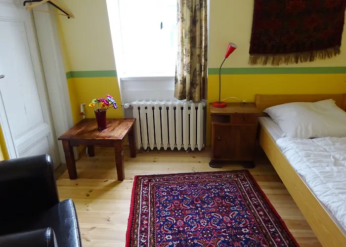 Hummel Hostel - Historische Stadtvilla mit Garten