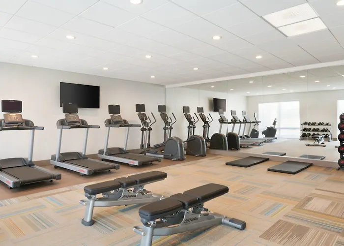 Holiday Inn Express & Suites - Cincinnati Ne - Red Bank Road By Ihg
