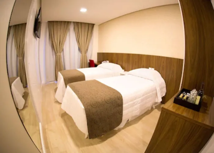 Holiday&Business Hotel - Em frente ao Centro de Eventos e Arena Conda