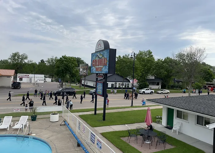 Colonial Motel