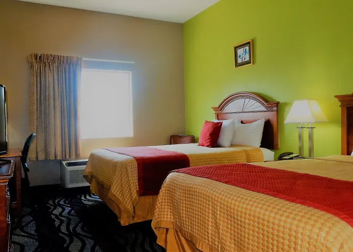 Oak Tree Inn & Suites