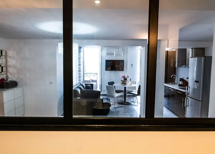 Hotel Eden Cassis - Centre-Ville- Piscine Chauffee, Jacuzzi Et Sauna - Parking Prive
