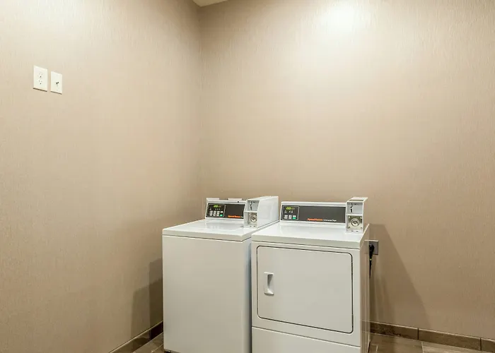 Cobblestone Hotel & Suites - Stevens Point