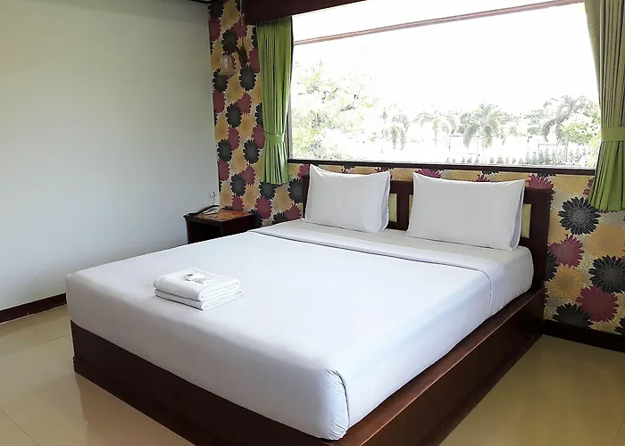 โรงแรมฟ้าพราวฝน Fah Proud Fon Hotel
