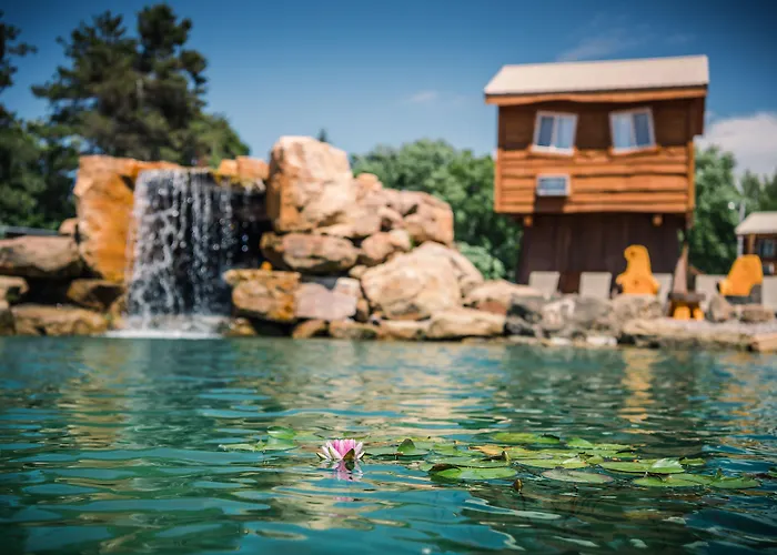 Natura Vue Resort & Boathouse