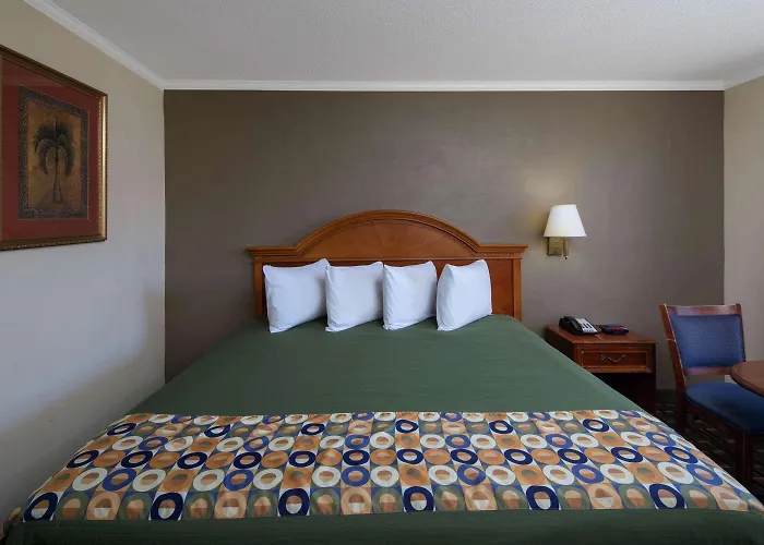 Travelodge By Wyndham Orangeburg