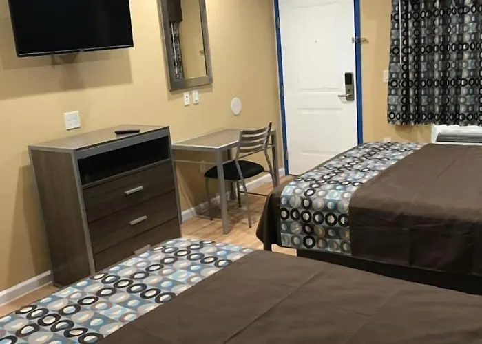 Deluxe Inn & Suites - Baytown