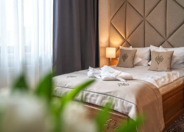 Gold Hotel