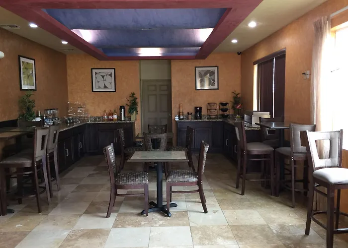 Pearsall Inn And Suites