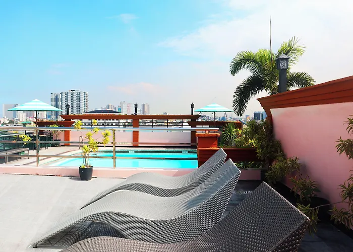 Urban Travellers Hotel