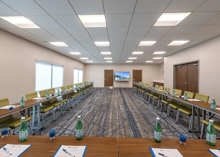 Holiday Inn Express & Suites Greenwood Mall By Ihg