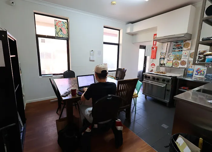 Downtown Backpackers Hostel Perth - Note - Valid Passport Required For Check In