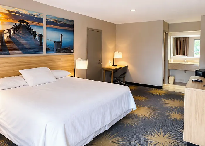 Days Inn & Suites By Wyndham Brewton