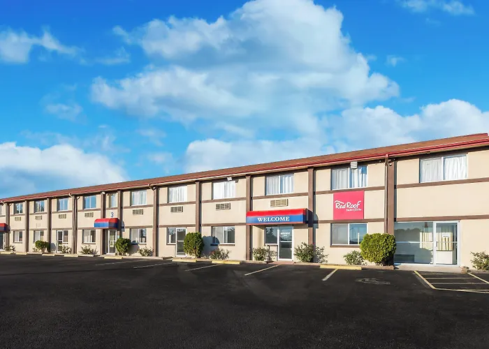 Red Roof Inn & Suites Wapakoneta