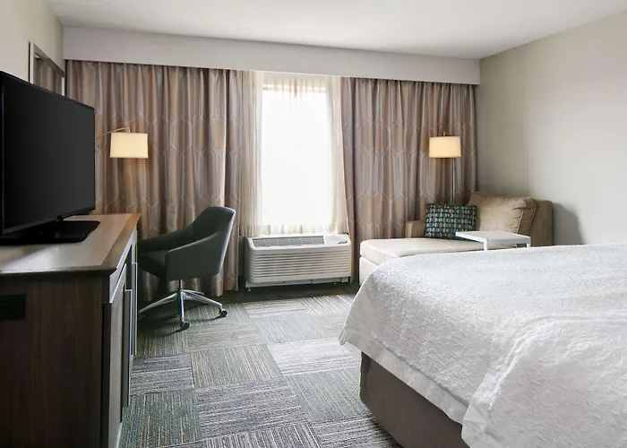 Hampton Inn & Suites-Hudson Wisconsin