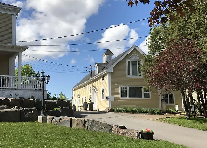 Wolfville Hotels