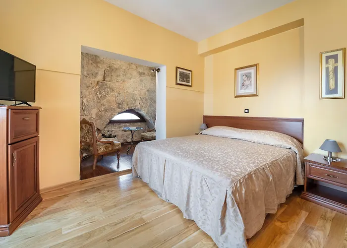 Hotel Peristil