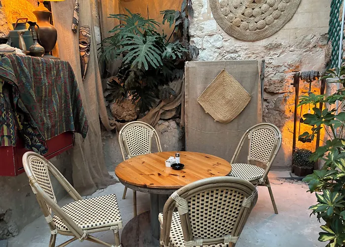 Al Yakhour Hostel