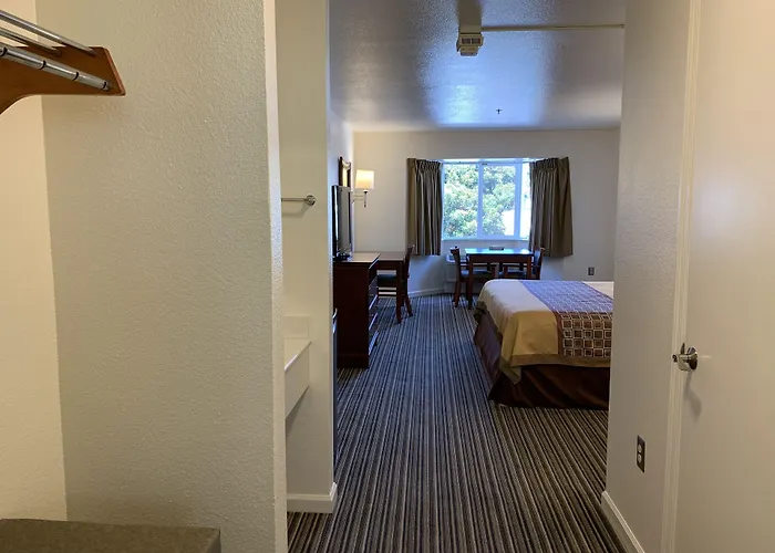Airport Inn