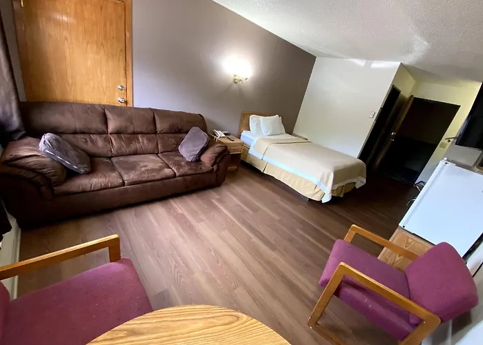 Woodland Inn & Suites