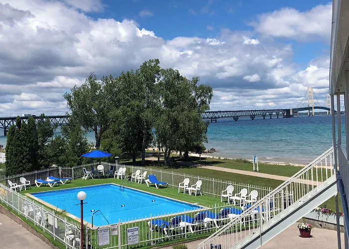 Mackinaw City Motels