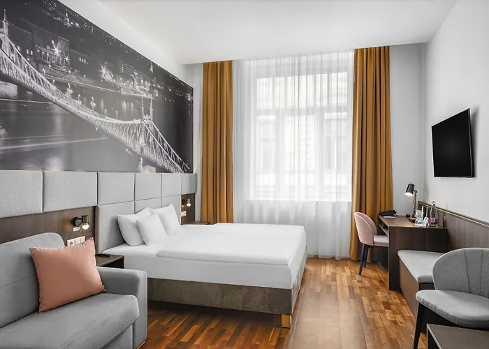 12 Revay Hotel