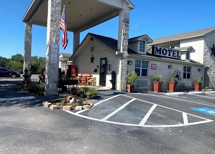 Cedar Creek Inn