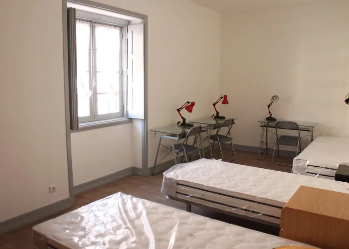 Be Coimbra Hostels