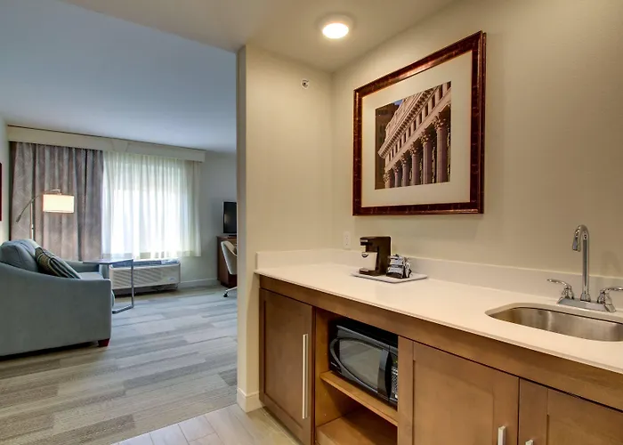 Hampton Inn & Suites Milwaukee West