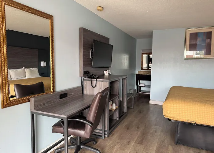 Red Carpet Inn & Suites - Danville