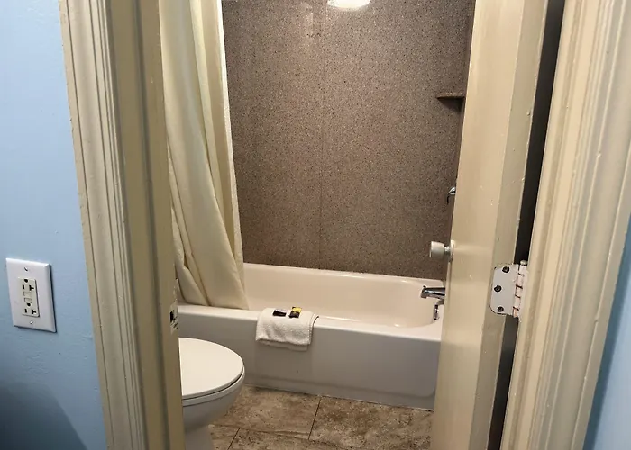 Red Carpet Inn & Suites - Danville