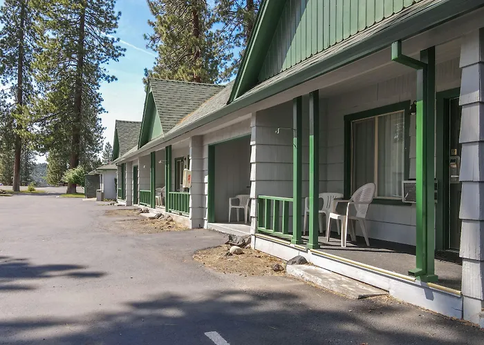 Green Gables Motel & Suites