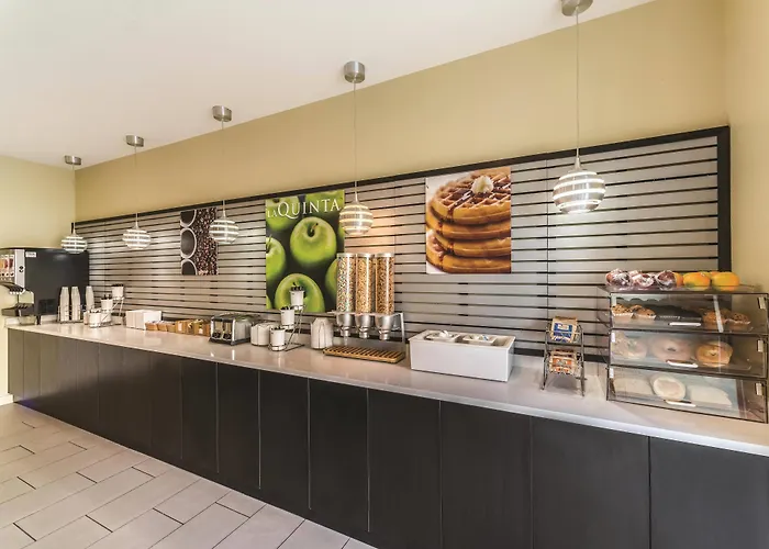 La Quinta By Wyndham Collinsville - St. Louis